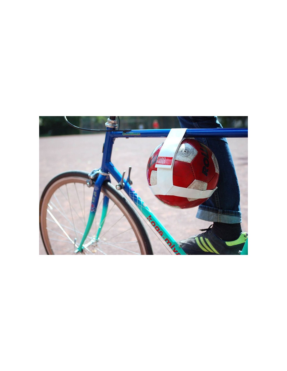 Fahrrad-Ballhalter *Kicker* Von FAHRER Berlin Fahrrad-Ballhalter *Kicker* Von FAHRER Berlin