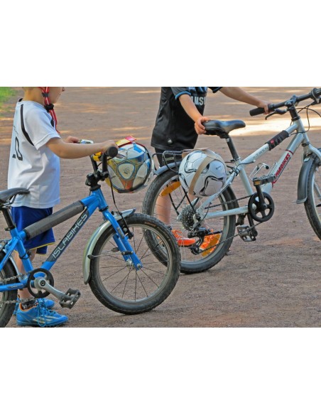 Fahrrad-Ballhalter *Kicker* Von FAHRER Berlin Fahrrad-Ballhalter *Kicker* Von FAHRER Berlin